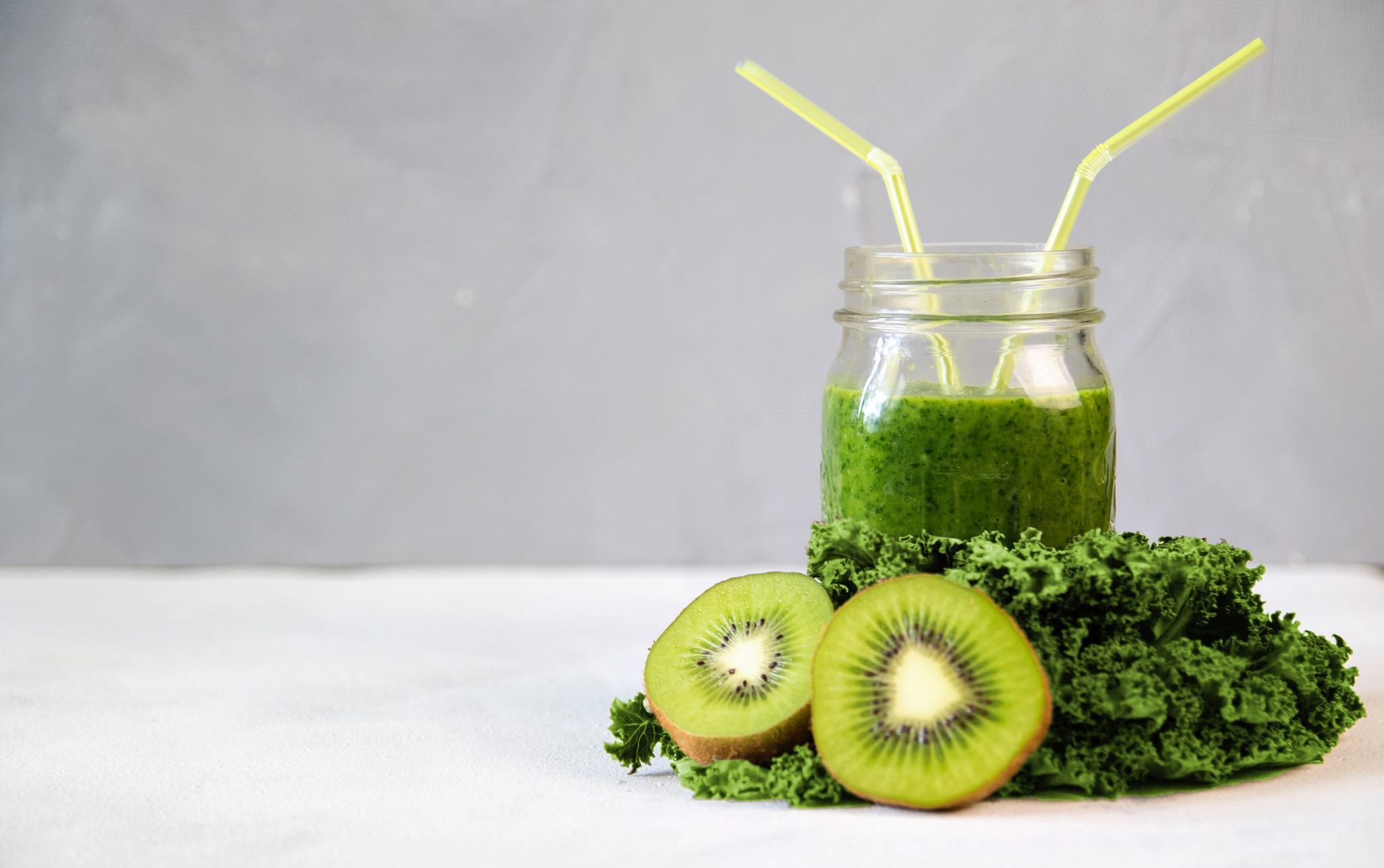 kale and kiwi smoothie