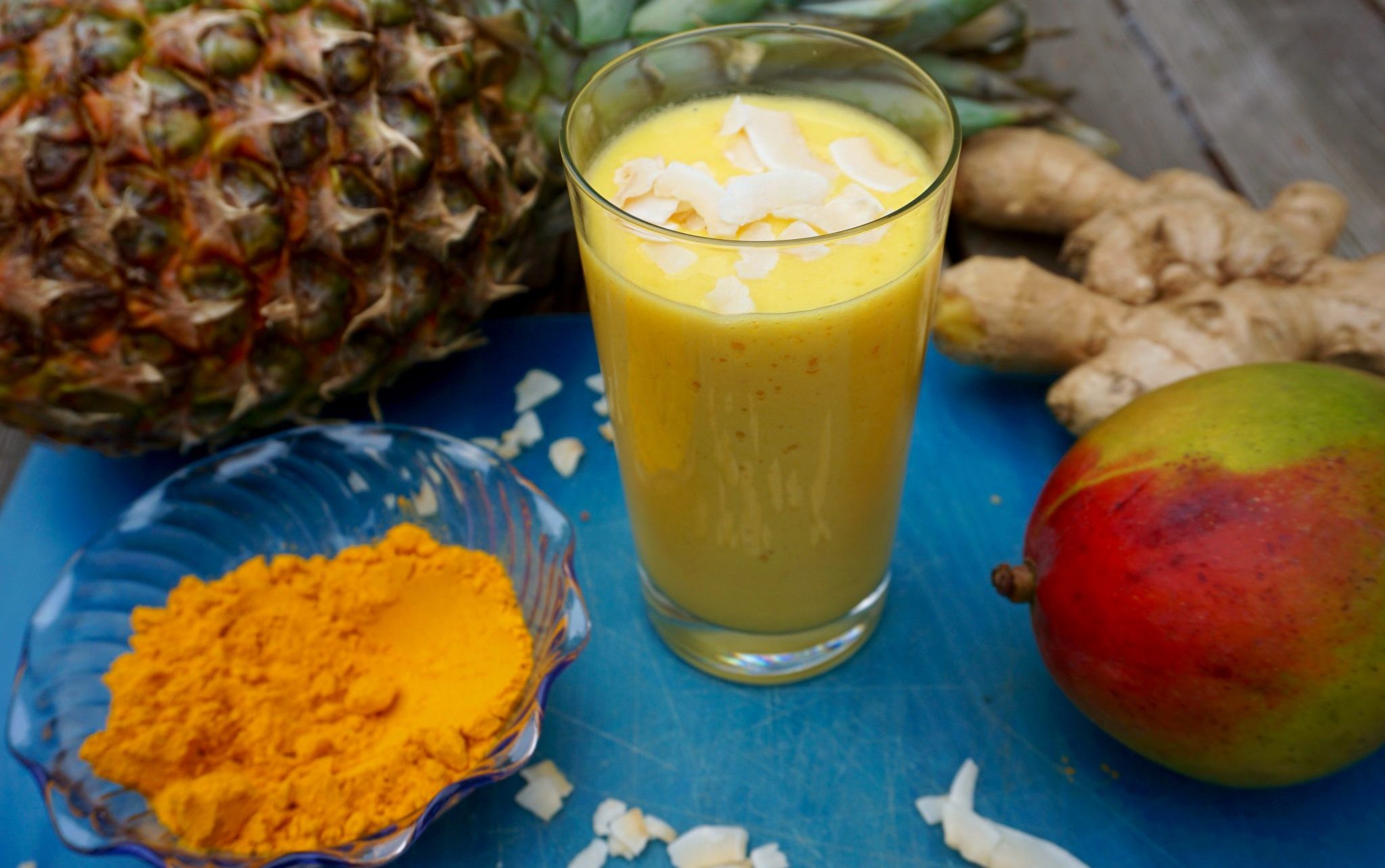 pineapple and turmeric smoothie