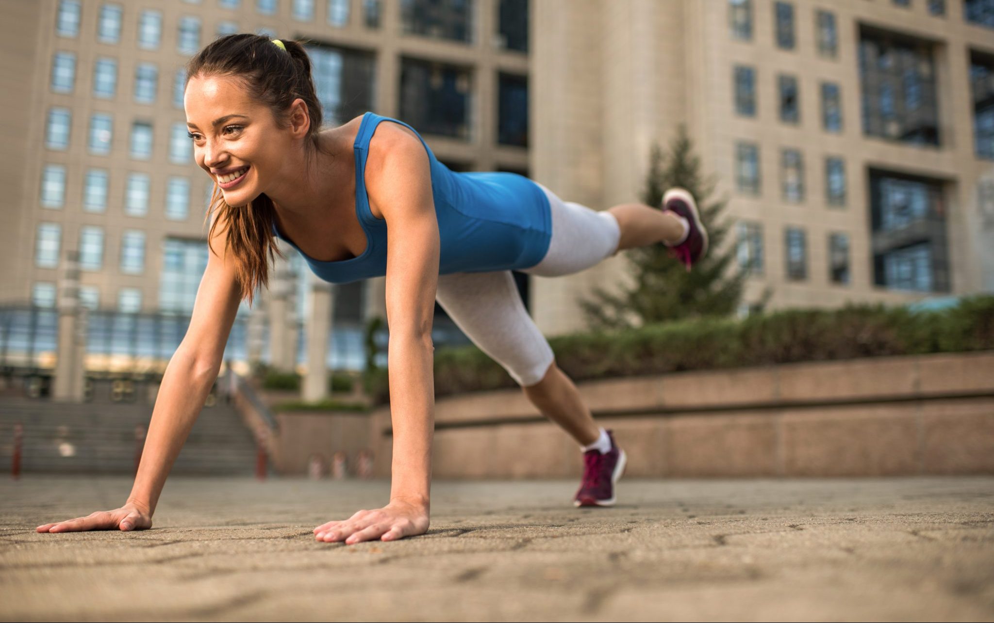 outdoor top leg plank